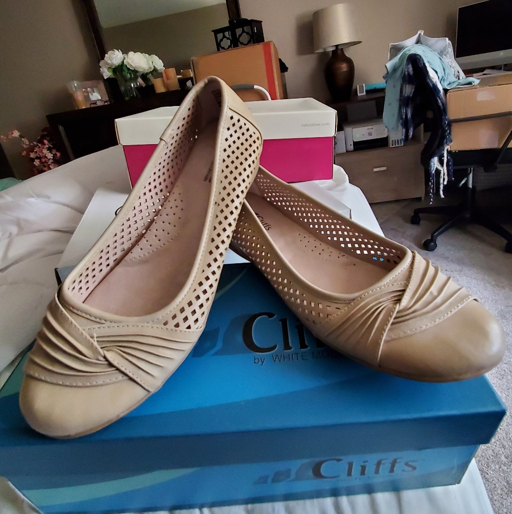 Flat shoes